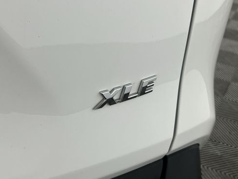 Used 2025 Toyota RAV4 XLE FWD image 28