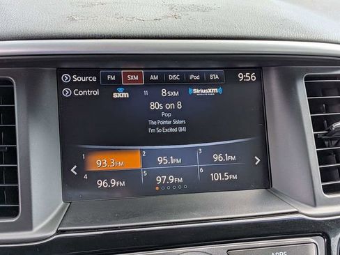Used 2018 Nissan Pathfinder SV FWD image 19