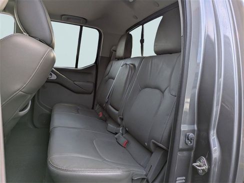 Used 2019 Nissan Frontier SL image 14