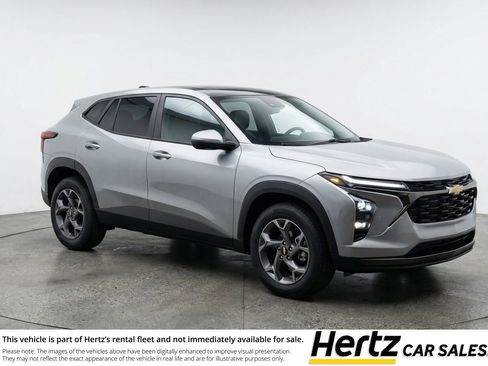 Used 2025 Chevrolet Trax LT image 1