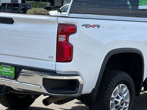 Used 2022 Chevrolet Silverado 2500 LT w/ Convenience Package AWD/4WD image 8
