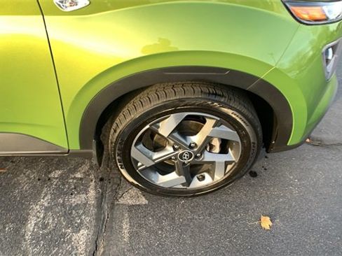 Used 2023 Hyundai Venue SEL image 28