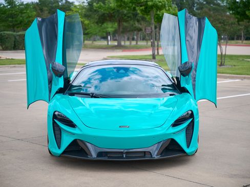 Used 2025 McLaren Artura Spider RWD image 31