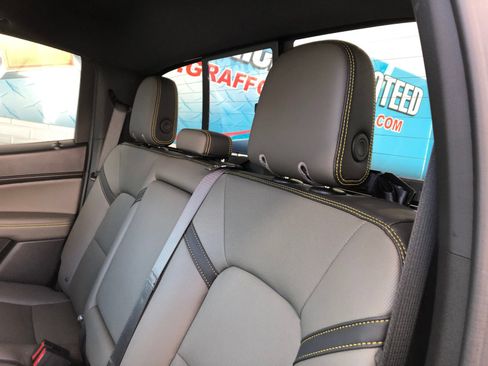 Used 2023 Chevrolet Colorado ZR2 w/ ZR2 Convenience Package III AWD/4WD image 9