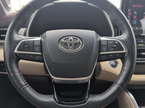 Used 2022 Toyota Highlander Limited AWD/4WD image 12