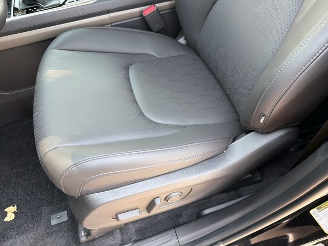 New 2026 Kia Carnival EX FWD image 18