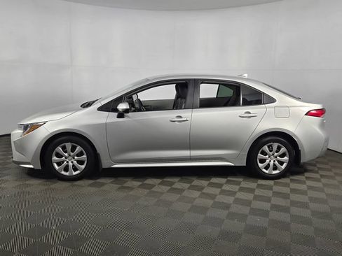 Used 2025 Toyota Corolla LE FWD image 4