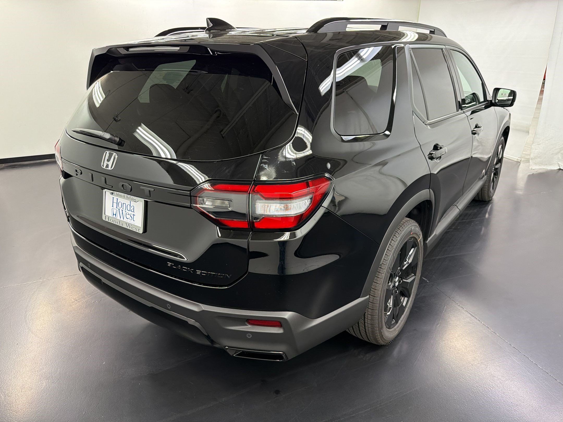New 2026 Honda Pilot Black Edition image 9