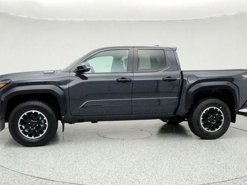 Used 2025 Toyota Tacoma TRD Sport image 8