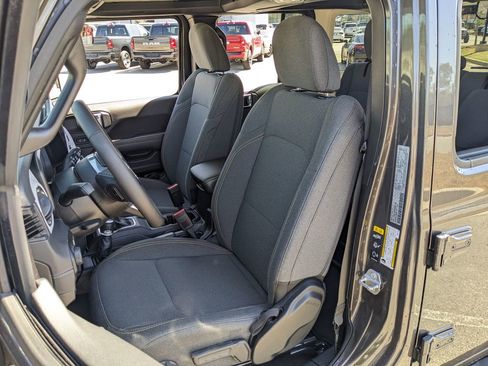 Certified 2025 Jeep Wrangler Unlimited Sahara image 35