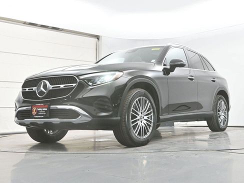 Used 2024 Mercedes-Benz GLC 300 4MATIC image 29