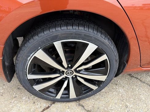 Used 2021 Nissan Altima 2.5 SR w/ SR Premium Package image 13