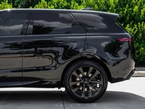 New 2026 Land Rover Range Rover Sport Dynamic SE AWD/4WD image 18