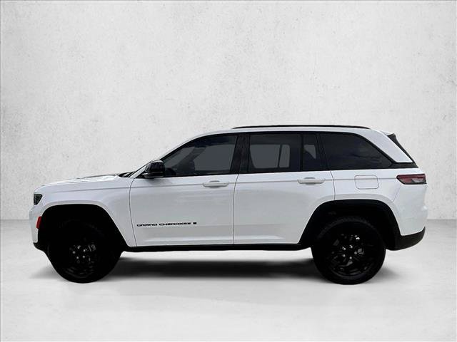Used 2024 Jeep Grand Cherokee Altitude RWD image 6