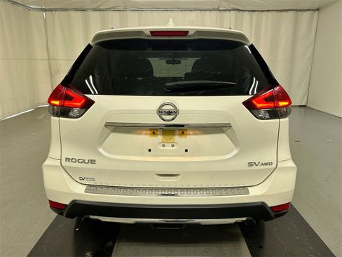 Used 2018 Nissan Rogue SV image 20