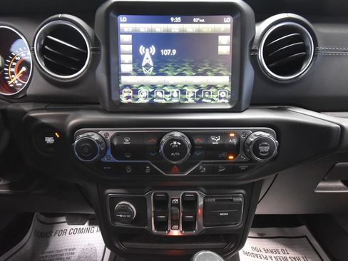 Used 2020 Jeep Wrangler Unlimited Sahara AWD/4WD image 17