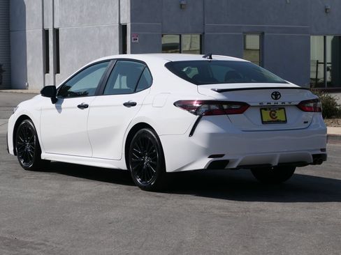 Used 2022 Toyota Camry SE w/ Convenience Package FWD image 5