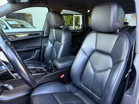 Used 2018 Porsche Macan AWD/4WD image 10
