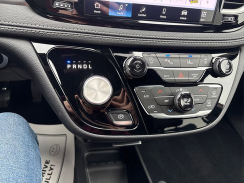 New 2026 Chrysler Pacifica Select image 26