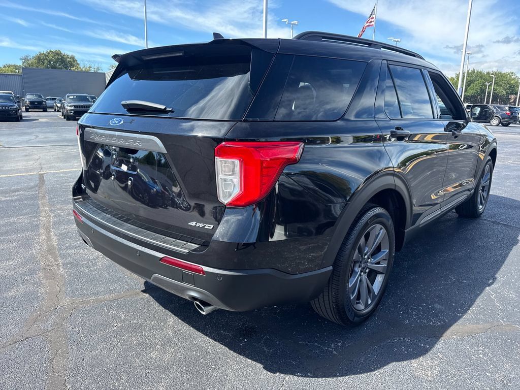 Used 2024 Ford Explorer XLT w/ Equipment Group 202A AWD/4WD image 7