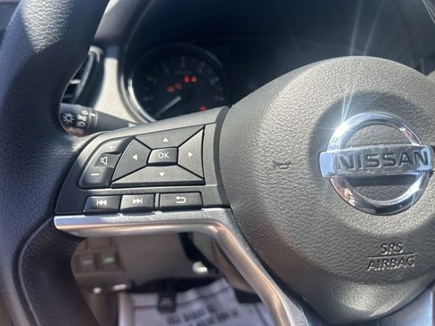 Used 2020 Nissan Rogue Sport SV FWD image 17