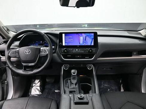 Used 2024 Toyota Grand Highlander AWD image 15