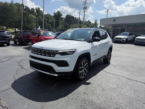 Used 2025 Jeep Compass Limited w/ Elite Group AWD/4WD image 3