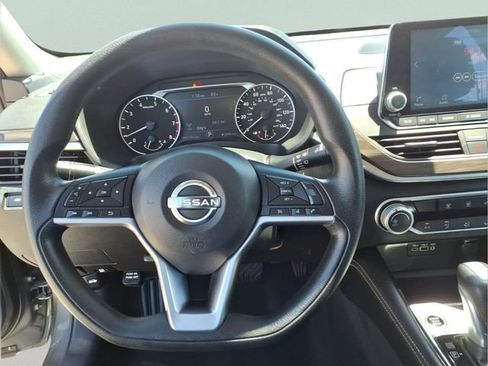 Used 2023 Nissan Altima 2.5 SV FWD image 15