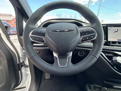 New 2026 Chrysler Pacifica Select FWD image 31