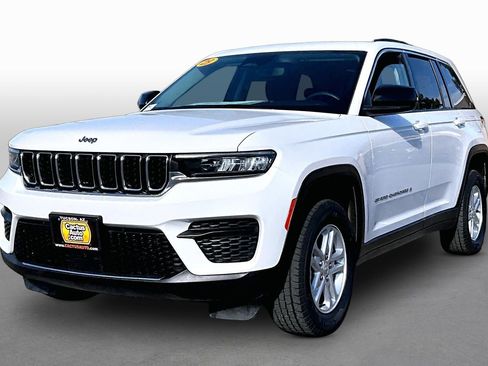 Used 2023 Jeep Grand Cherokee Laredo AWD/4WD image 1