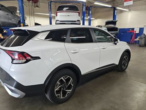 Certified 2025 Kia Sportage LX FWD image 11