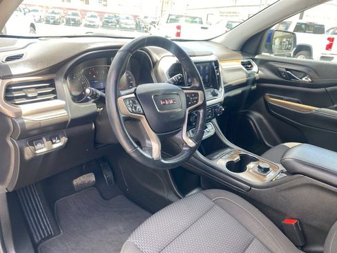 Used 2023 GMC Acadia SLE image 19