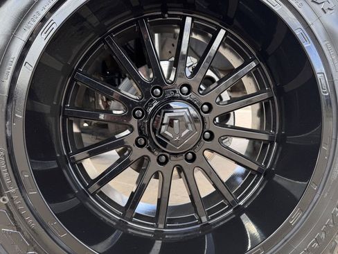 Used 2025 GMC Sierra 2500 AT4 w/ AT4 Premium Plus Package image 9