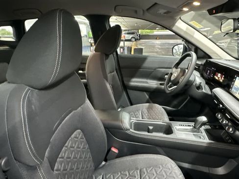 Used 2025 Nissan Kicks SV image 27