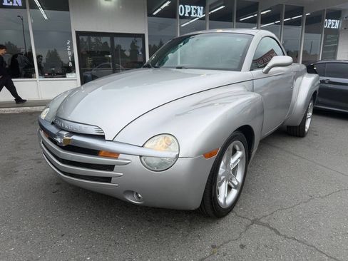 Used 2004 Chevrolet SSR w/ Preferred Equipment Group RWD image 1