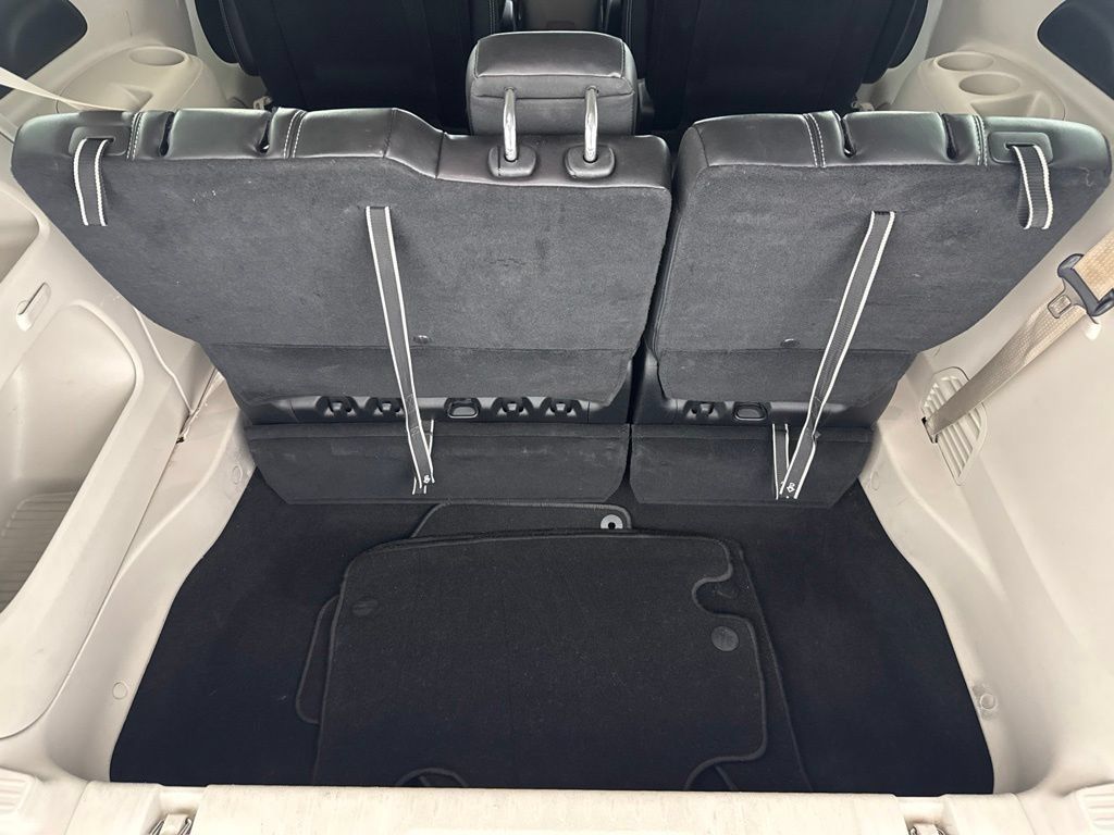 Used 2023 Chrysler Pacifica Touring-L FWD image 30