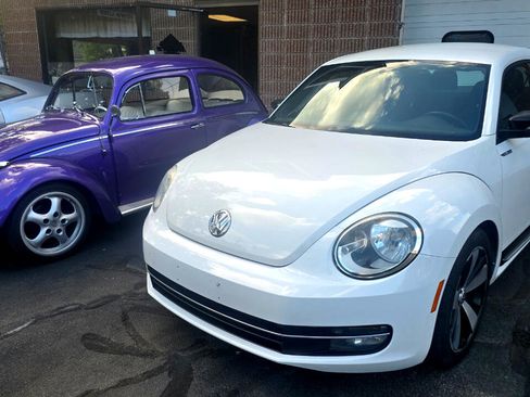 Used 2013 Volkswagen Beetle 2.0T image 3