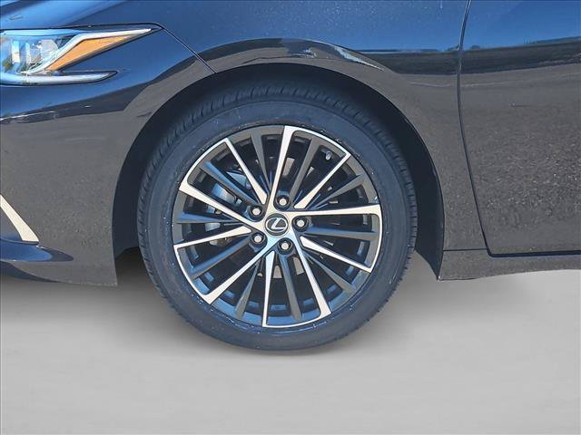 Used 2025 Lexus ES 300h w/ Premium Package FWD image 14