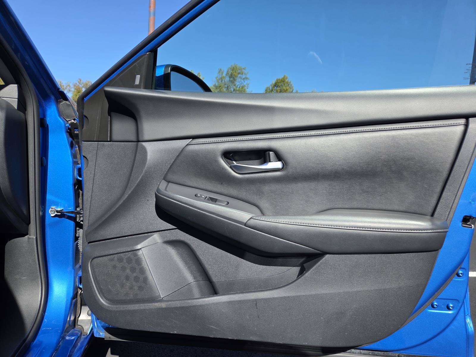 Used 2025 Nissan Sentra SV FWD image 22