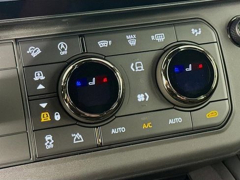 New 2026 Land Rover Defender 110 OCTA image 23