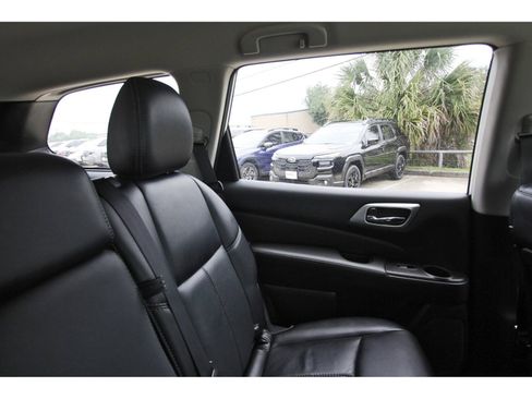 Used 2020 Nissan Pathfinder SL FWD image 12