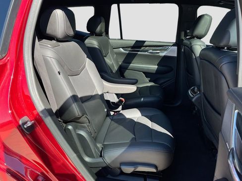 Used 2022 Cadillac XT6 Premium Luxury w/ Technology Package image 29