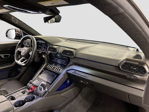 Used 2022 Lamborghini Urus image 13