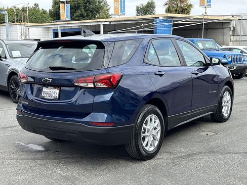 Used 2023 Chevrolet Equinox LS FWD image 3