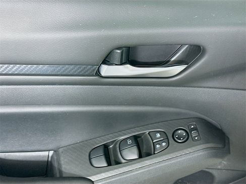 Used 2024 Nissan Altima 2.5 SV image 24