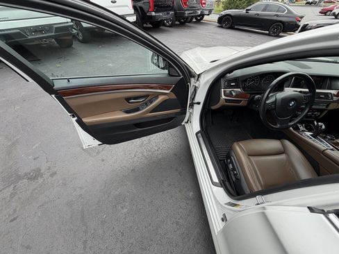 Used 2014 BMW 550i xDrive Sedan AWD/4WD image 14