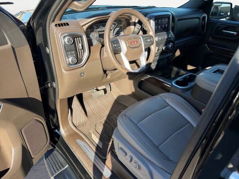Used 2019 GMC Sierra 1500 SLT image 16