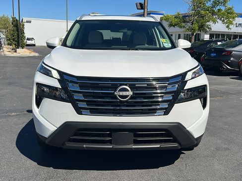 Used 2025 Nissan Rogue SV w/ SV Premium Package AWD/4WD image 2