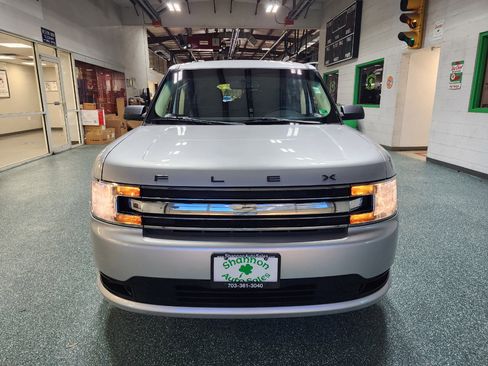 Used 2019 Ford Flex SE image 3