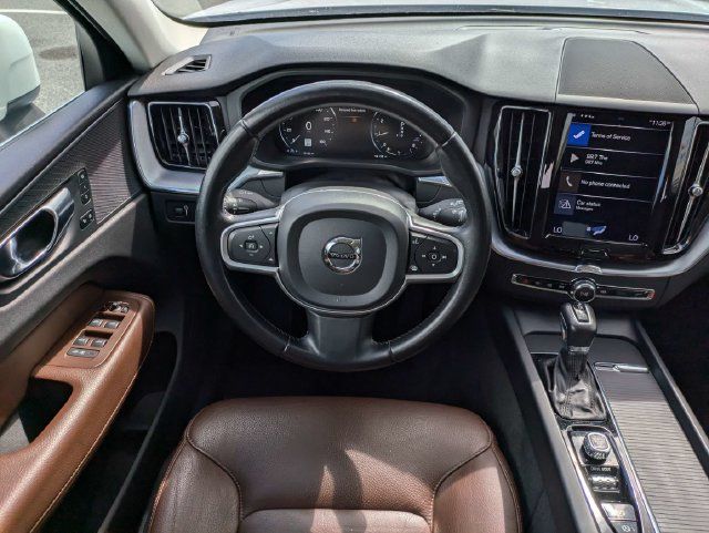 Used 2020 Volvo XC60 T5 Momentum w/ Protection Package Premier FWD image 17
